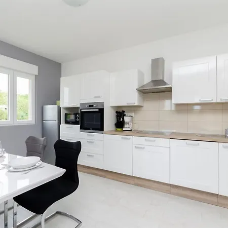 And Ljubica I Branko - Two Bedroom A3 Dani Apartmán Lopar